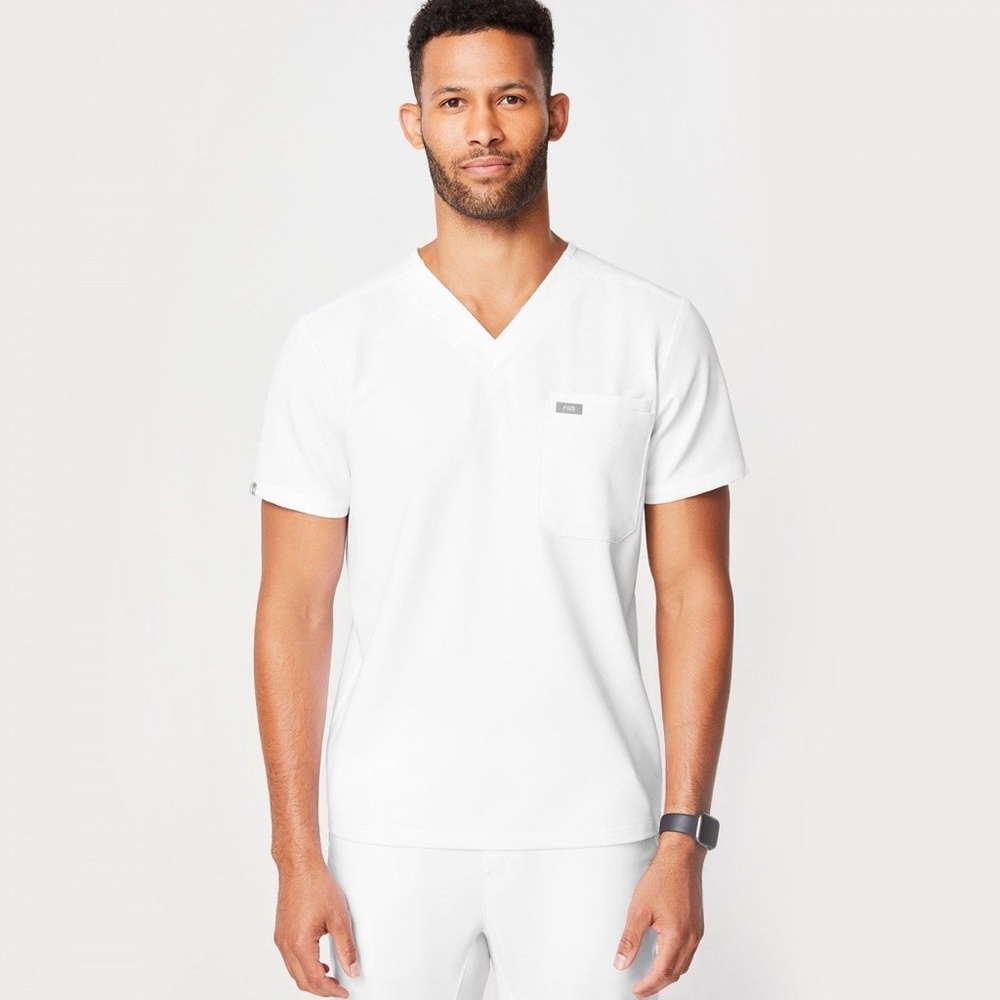 Figs Mens Leon White Three-Pocket Scrub Top -New with tags